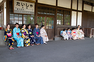 出雲大社/旧大社駅で和服を着てビジャーナスを踊る人